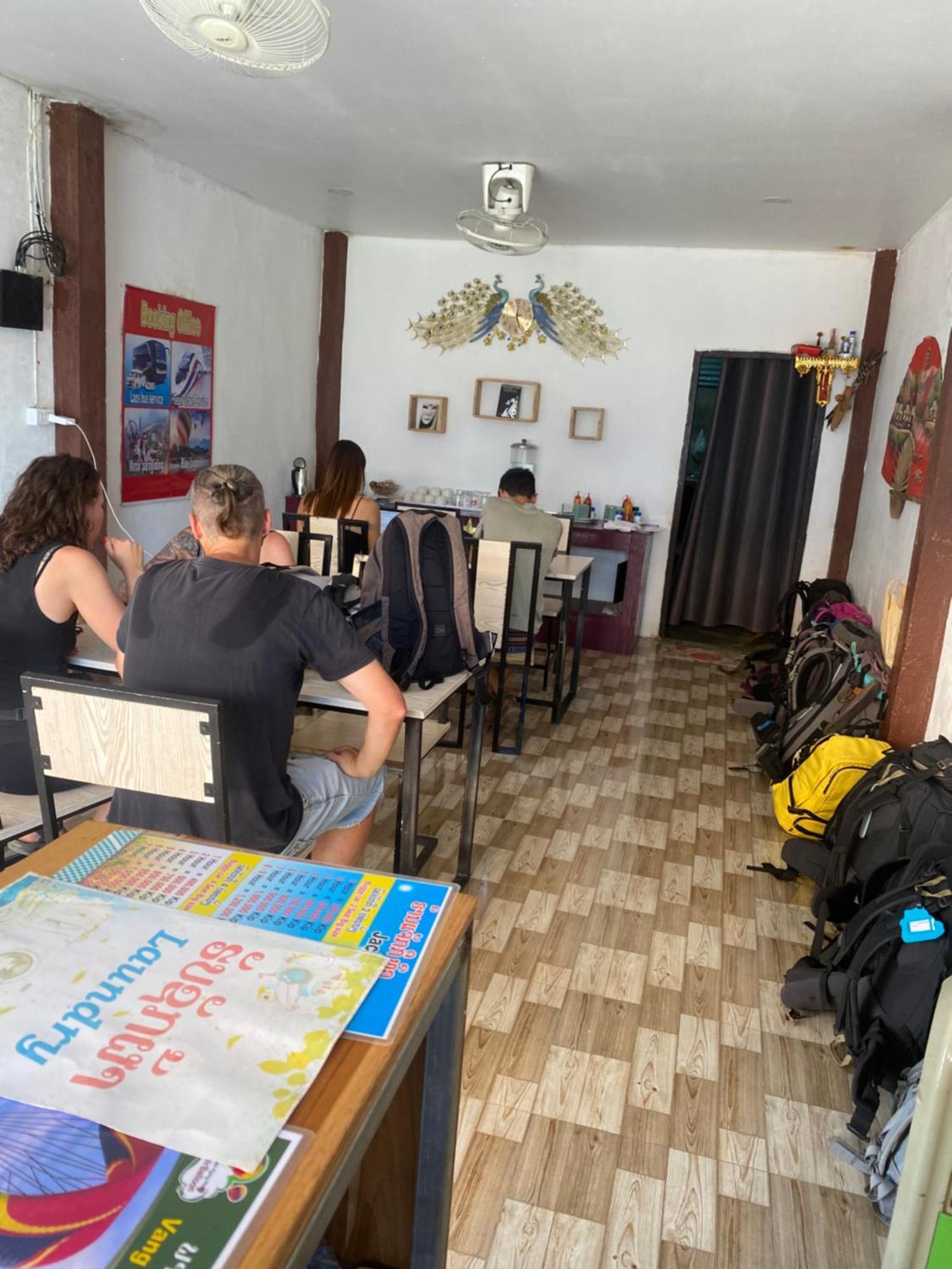 Vang Vieng Victory Hostel מראה חיצוני תמונה